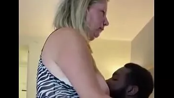تشغيل يستخدم بعل iphone لفيديو زوجة bbw مع الديك الأسود