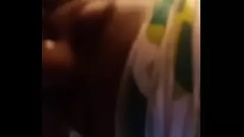 play Adorando mis dedos de los pies y el coño de la reina