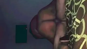 play Braziliaanse moeder met dikke kont berijdt lul