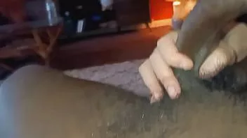 Jouer Se faire sucer la bite bâclée sur son canapé