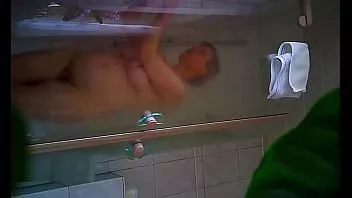 play جسد الأم الرائع يتجسس أثناء الاستحمام