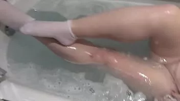 Abspielen Bbw tina snua in der badewanne nackt mit nassen socken