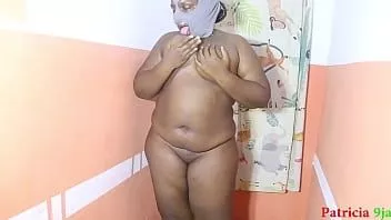 Jouer Seul à la maison, fais-moi avoir un bon sexe dans le couloir avec mon garçon de maison