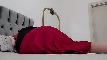Putar Aku menunjukkan pantatku pada anak tiriku.