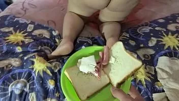 Riproduci La mia schiava anale mangia un delizioso panino preparato nel suo buco del culo
