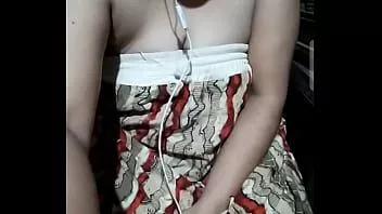 play Caliente desi mucama masturbándose en cam