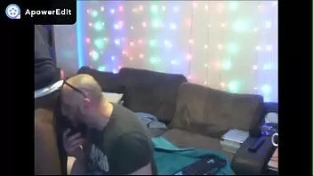 play Bi curious dad popped over, saw livecam and joined in for wank and bj