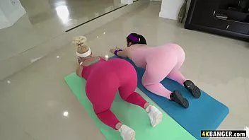 再生 巨尻ヨガみだらがインストラクターの黒人女性を受け入れる - 乙女座ペリドット、アレクシス・アンドリュース