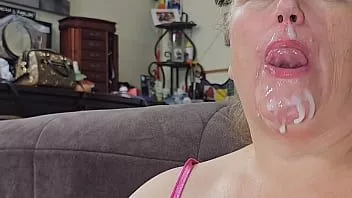 Odtwórz Moje usta były pokryte jego dużą spermą, po rozładowaniu się po szarpnięciu