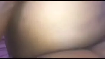 تشغيل إنها تصرخ بالعالم في الموعد الأول
