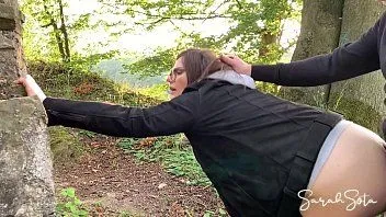 Jouer Fellation et baise en public lors d'une visite touristique - nous avons failli nous faire prendre