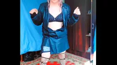 Riproduci Trasformazione segreta di una trans: la bionda studentessa Cutie Ketty si bagna e si scatena in privato