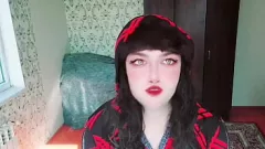 Reproducir Femboy cachonda sola en casa experimentando con vestidos y corriéndose duro