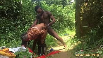 Reproducir Bang king le dio sexo caliente a un vendedor de leña en la carretera del pueblo