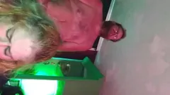 Reproducir Esposa gótica BBW recibe anal y penetración en el coño en una intensa sesión