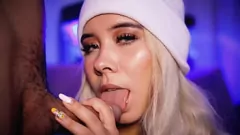 Redare Adorabil blond latina camgirl oferă o muie pasională deephroat