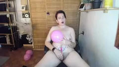 تشغيل الهرة المشعر الجبهة الإيطالية لديها هزات هزلية متفجرة تفرقع البالونات