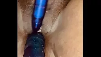 play Mrz.thicckitten jugando con su coño mojado !!